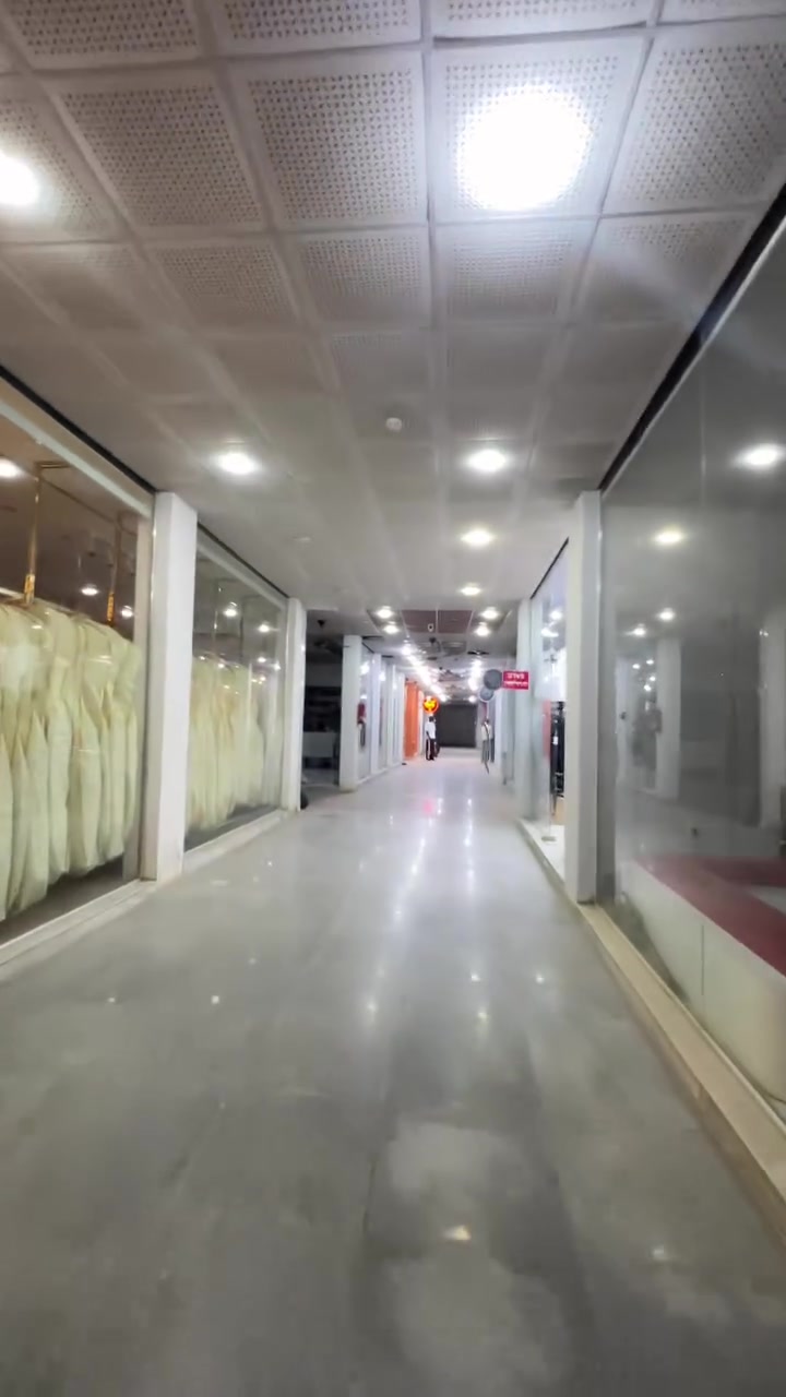 سلام عليكم محل كامل جاهز ملابس رجاليه لبيع 
‏العنوان البصره قضاء القرنه بلمول التجاري سعر خاص مستعجل ‭***********‬
