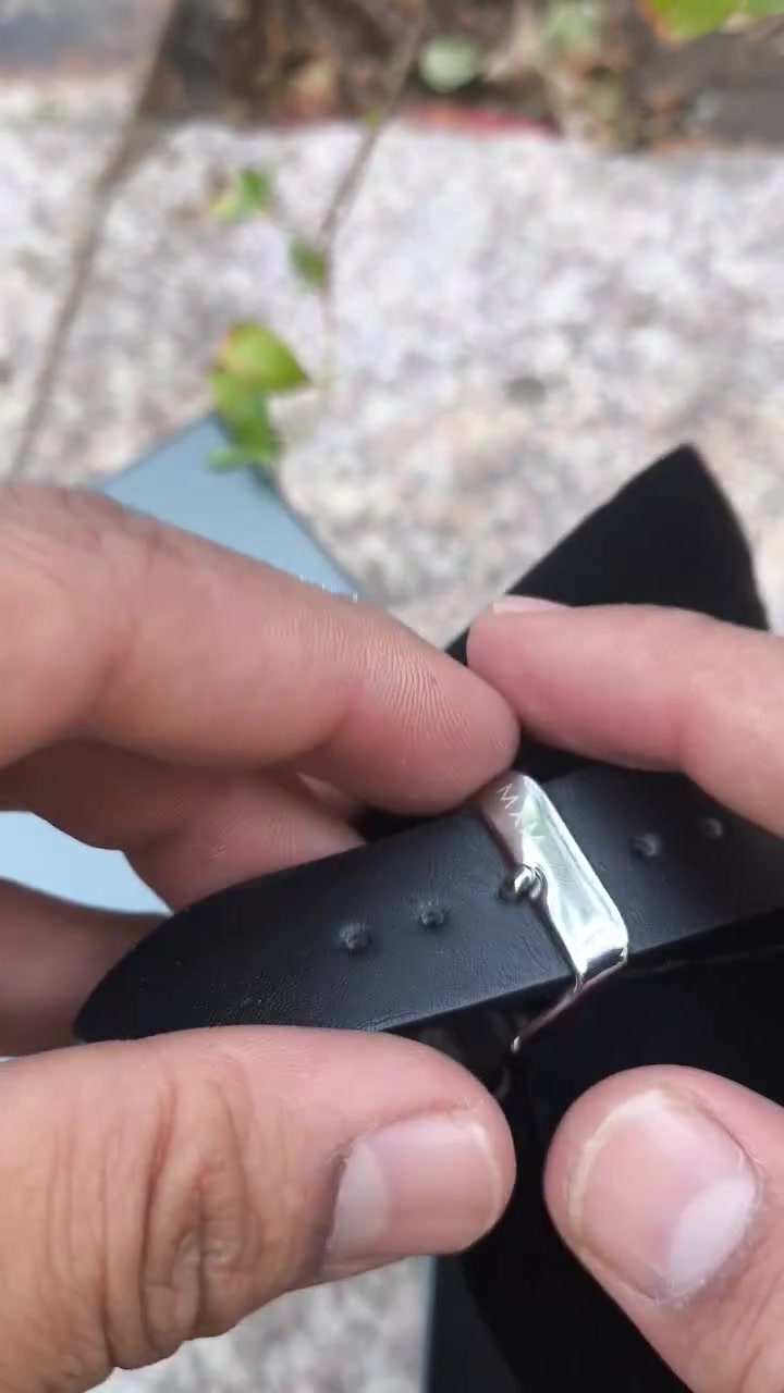 MXMباريس سلم اصلي فرنسي قطع كلش حلوه سلم قشطه ماكنه سويسري اصلي تحتوي على حجر كريم اسعار بلاش  رتيلها 50 دولار اخوان لي يريد قطعه 25 الف والجمله 5 قطع وأكثر سعر القطعه 20 الف توصيل 5 لكل العراق ***********
