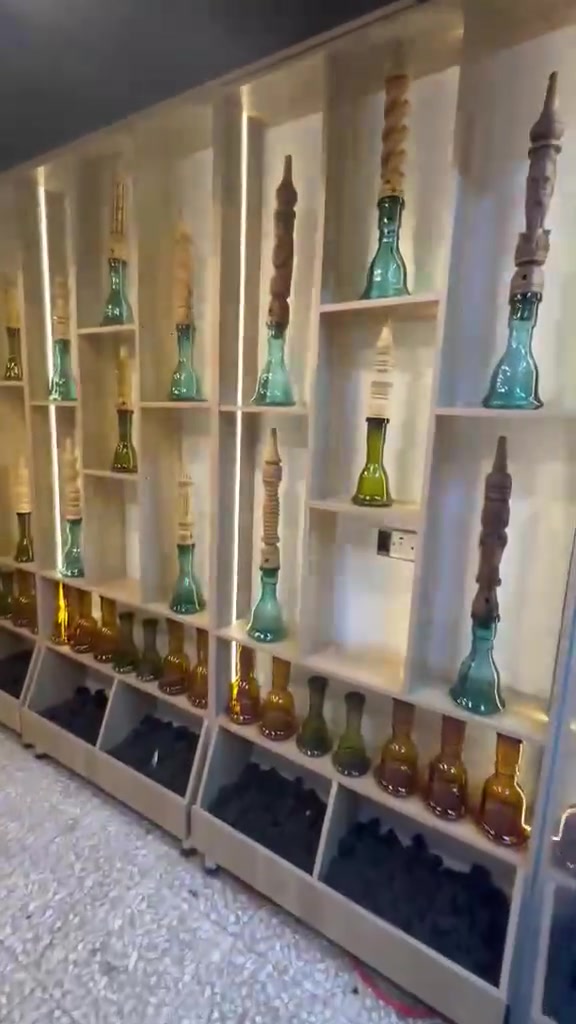 محل نراكيل 
البيع كامل 
معه جميع غراضه 
المكان الراسئه شارع 15 
الاستفسار الرقم ***********

