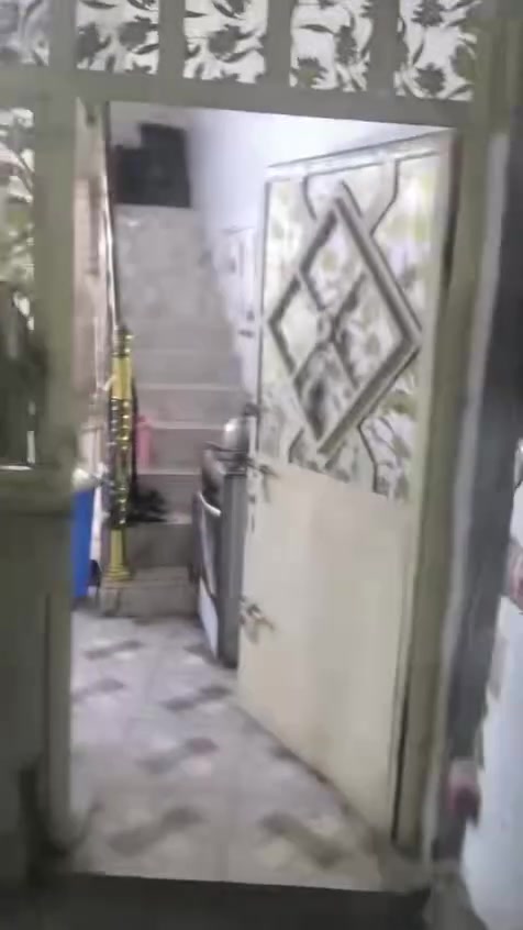 البيع بيت 100 متر مربع بيت حلو نضيف بكانه جسر ديالى قديم البستان وره سكلات قرر 25
سعره 55 بي مجال ***********

