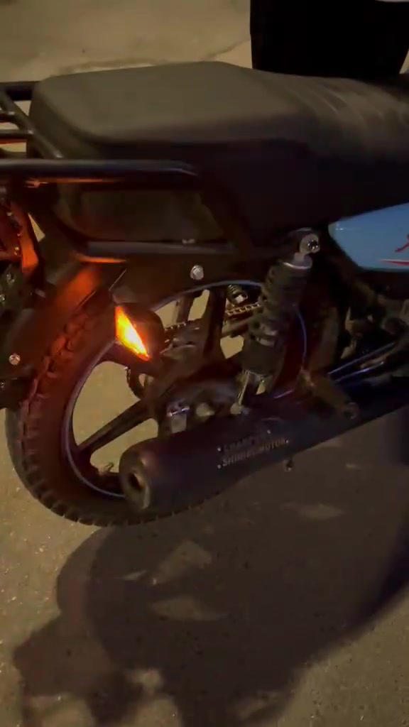 شاينينغ 150cc موديل 25 صارلها 6 اشهر نازله للشارع مكفوله مكينه وكهربائيات سعر 850الف وبيها مجال بسيط للاستفسار ***********
