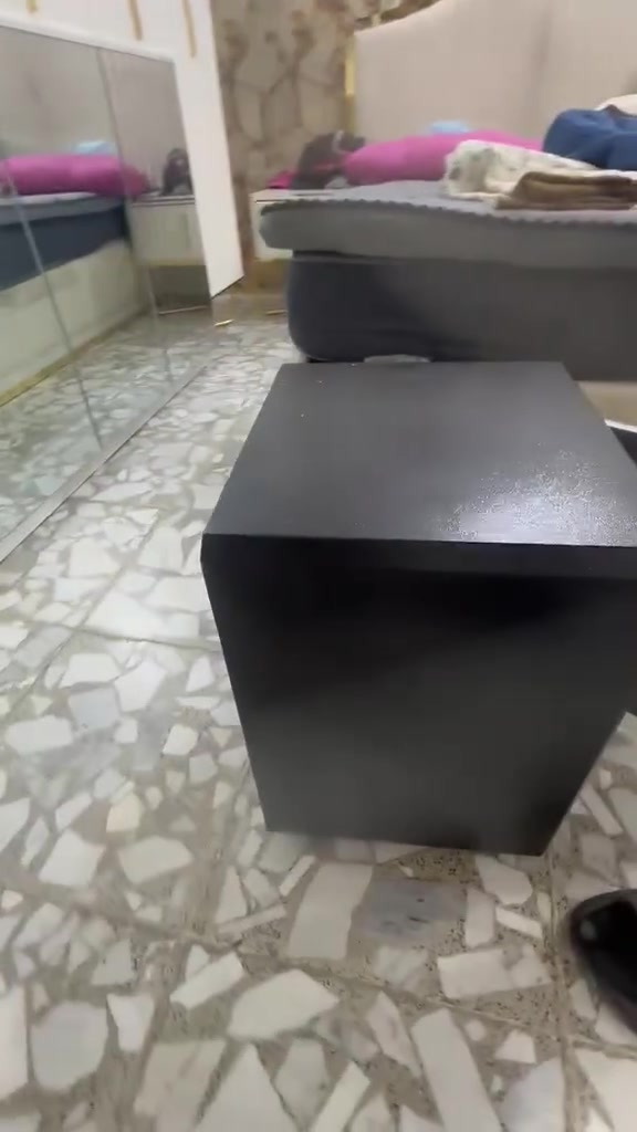 السلام. عليكم.   قاصه.      كامله.    صالي. يومين من. جبته.     اريد بيعه
شغله. بيه حساس مال حريق 🔥 سعره ١٨٠ الف 

/////    رقمي ***********

 عندي. قفص.  البيع. ٢٥.    كامل.  هون. مالته مال مي.  كامل. جديد.  مابي شي
