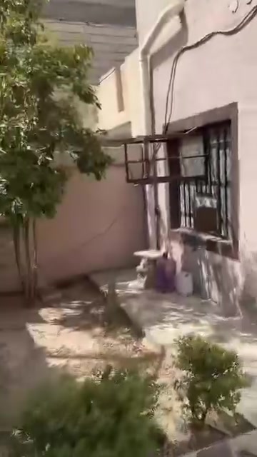 ‏بيت للبيع مكانة بغداد المحمودية حي 16 بناء بلوك اعگاده يتكون من استقبال ومطبخ وغرفتين نوم وصحيات وكراج سياره مطلوب عقاري 75 مليون تسديد بلشهر 396 الف 

السعر 45 وبي مجال اذا التسديد عليك 
واذا تريد التسديد عليه 80 وبي مجال 
***********.
