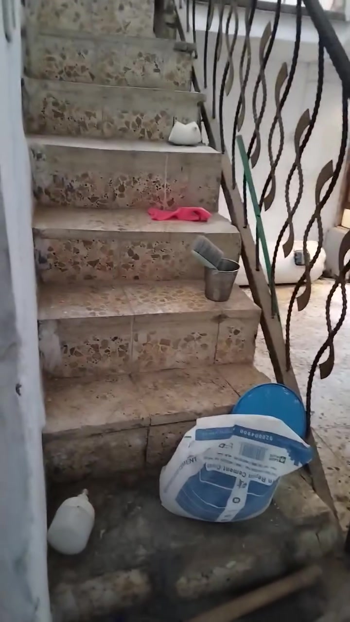 السلام عليكم  عندي بيت خمسين متر دولان للبيع اريده ب 30مليون بيه غرفتين غرفه فوگ وغرفه وتخاريج جوه التخاريج يعني صاله وحمام ومرافق ومكشوفه بحي العسكري گبل شارع السبيس خلف صيدلية احسان كاظم اتصل على رقمي ***********
