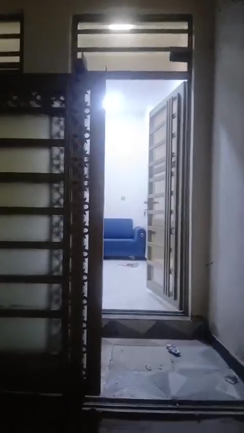 بيت للاجار طابق ارضي قرب كلية الهادي
غرفة نوم 
استقبال 
مطبخ خدمات

450 الف
***********
