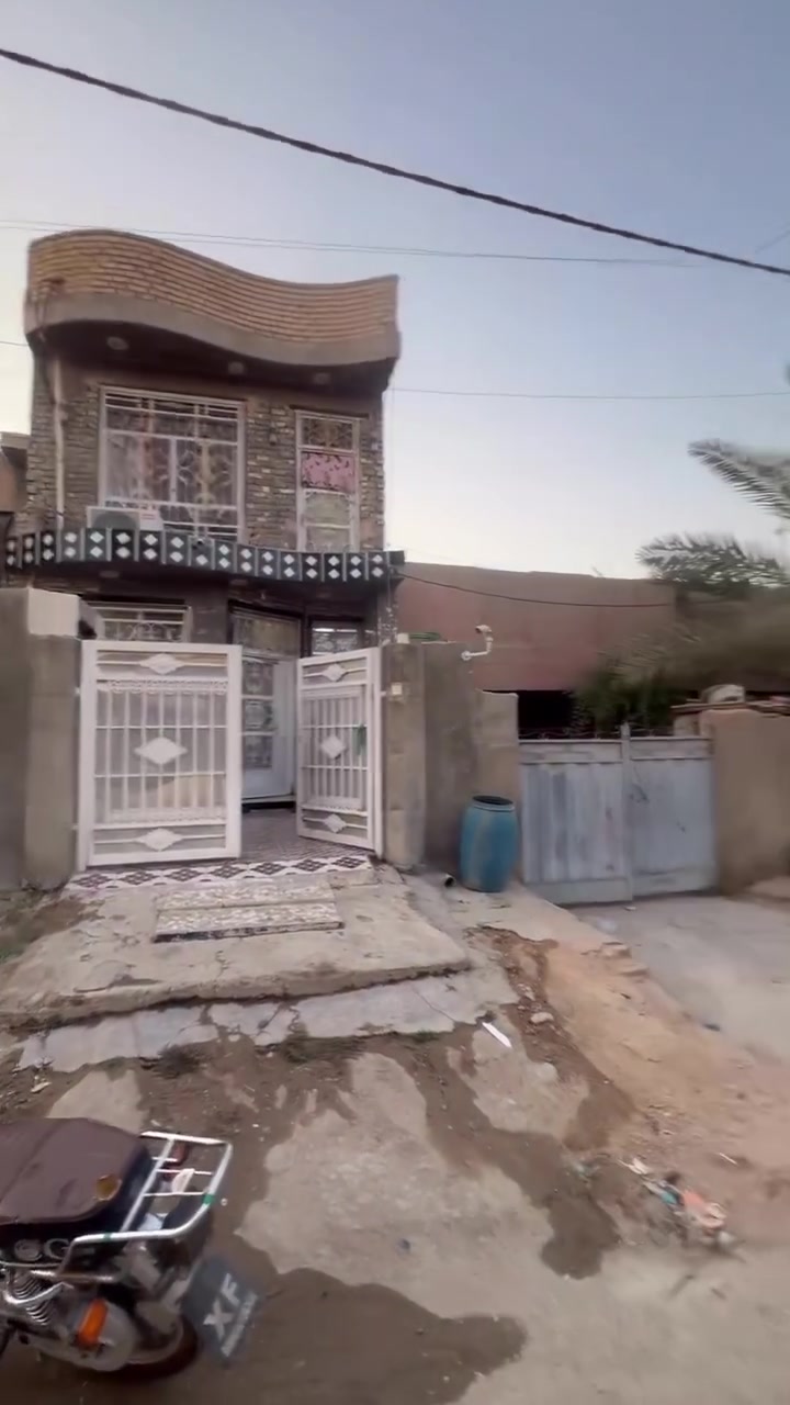🏡بيع العقار ملك صرف مساحته 100 متر بناء حديث مرتب وحلو وموقع مميز يتكون من 👇👇👇👇

استقبال 

3غرف نوم 🛏

مطبخ حار وبارد

صحيات داخلية وخارجية 

⚒كافة الخدمات شارع 12متر 

📍المكان قضاء المحاويل حي ابو سديرة

***********
