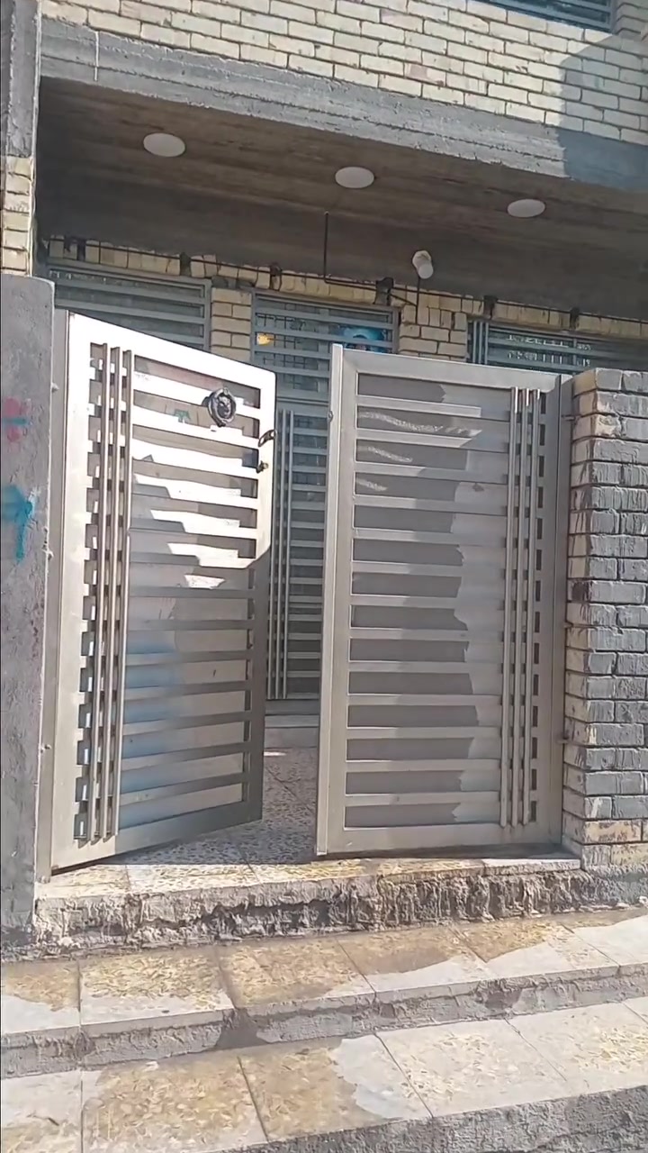 السلام عاليكم للبيع مشتمل ١٠٠طابق ونص بالجريخي قريب عله تقاطع جريخي بناء جديد هاي السنه رقم القطعه ٣٠١ موبايل *********** ،،،،
