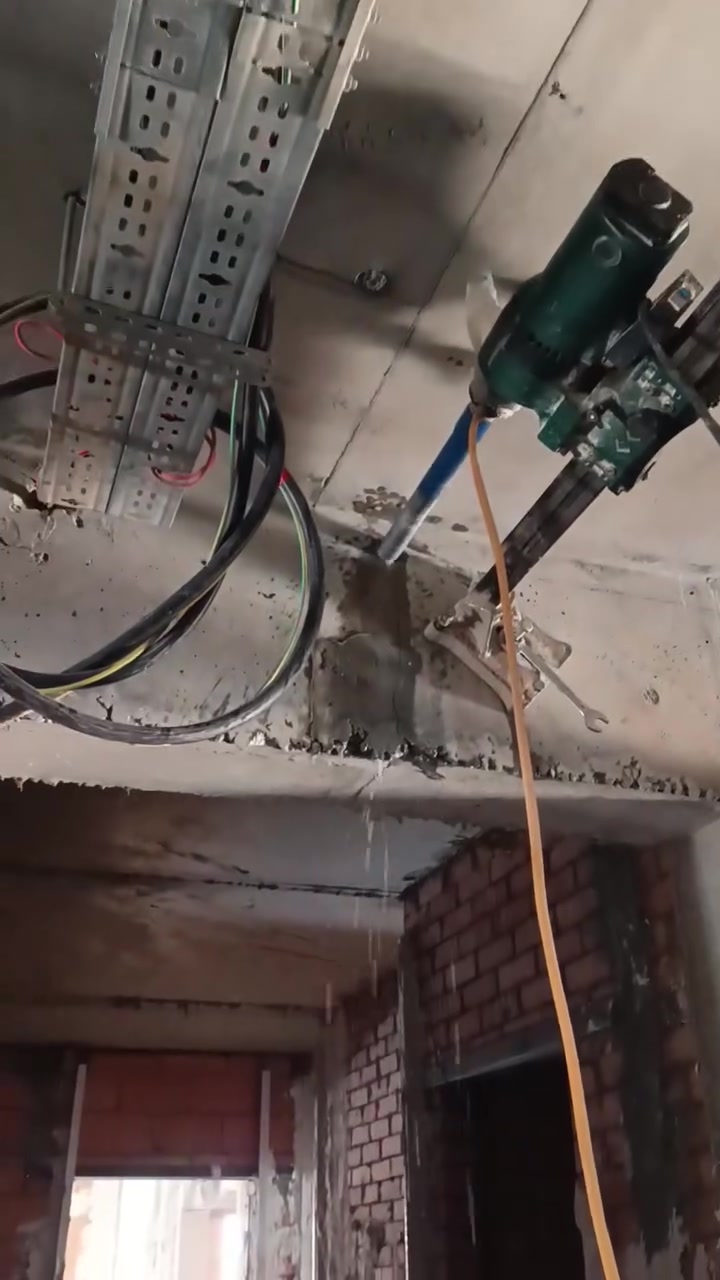 دقة واحترافية متناهية لتأسيسات منظومات الدفاع المدني! 🛠️🚨

من موقع العمل اليوم، إنجاز جديد لكادر "كور بغداد" في تثقيب السقوف والجدران الخرسانية المسلحة لمد وتمرير أنابيب ومعدات منظومة الدفاع المدني وإطفاء الحريق.

مشاريع السلامة والدفاع المدني تشترط فتحات بدقة هندسية عالية وبأقطار محددة لضمان تركيب الأنابيب والمراشات بدون أي تعارض أو أضرار بالهيكل الخرساني:

✅ بدون اهتزازات: الحفاظ التام على أمان وسلامة المبنى الخرساني.
✅ أقطار قياسية ودقيقة: فتحات مخصصة لجميع قياسات أنابيب إطفاء الحريق والخدمات الأخرى (سباكة، تكييف، كهرباء).
✅ سرعة ونظافة في التنفيذ: تسليم الموقع جاهزاً للتركيب المباشر من قبل فرق السلامة والدفاع المدني.
✅ تغطية شاملة: نصلكم في كافة مناطق بغداد وأطرافها.

💬 لطلب الخدمة أو الاستفسار المباشر عبر واتساب:
اضغط على زر "إرسال رسالة" أسفل الإعلان، أو اتصل بنا فوراً:
📞 *********** | ***********
