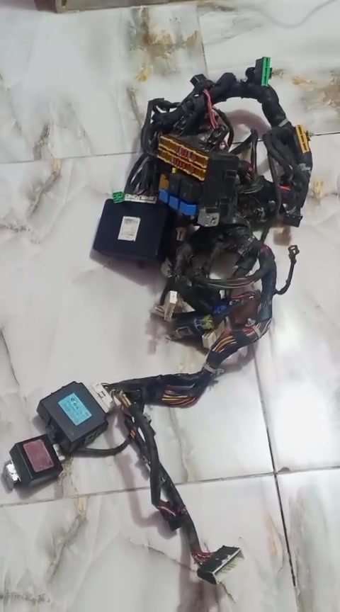 ضفيره كيا حمل مسكر سبلاين كامله قطعتين مال دشبول والمكينه ترهم ع موديل 7 الحد 12 للبيع مكاني الناصرية ***********
