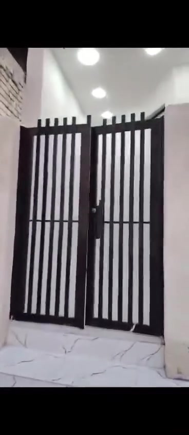 السلام عليكم الدار للبيع في حي الجامعي قرب اربع سايدات المساحة 100 الواجه 5 النزال 20 التفاصيل داخل الفيديو ***********
