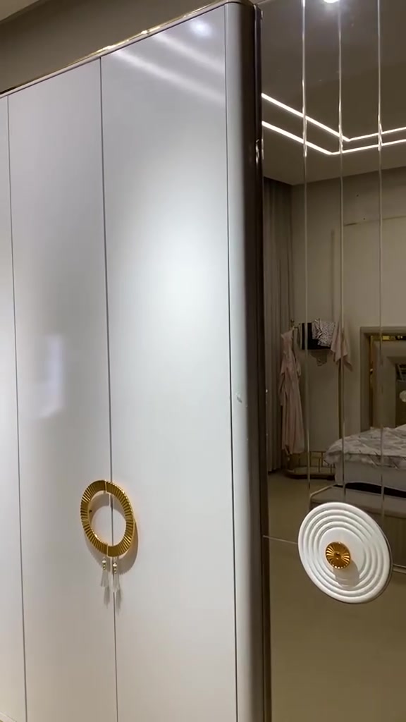للبيع غرفه نوم تركي 9قطع اصلي استعمال قليل للاستفسار.
***********
