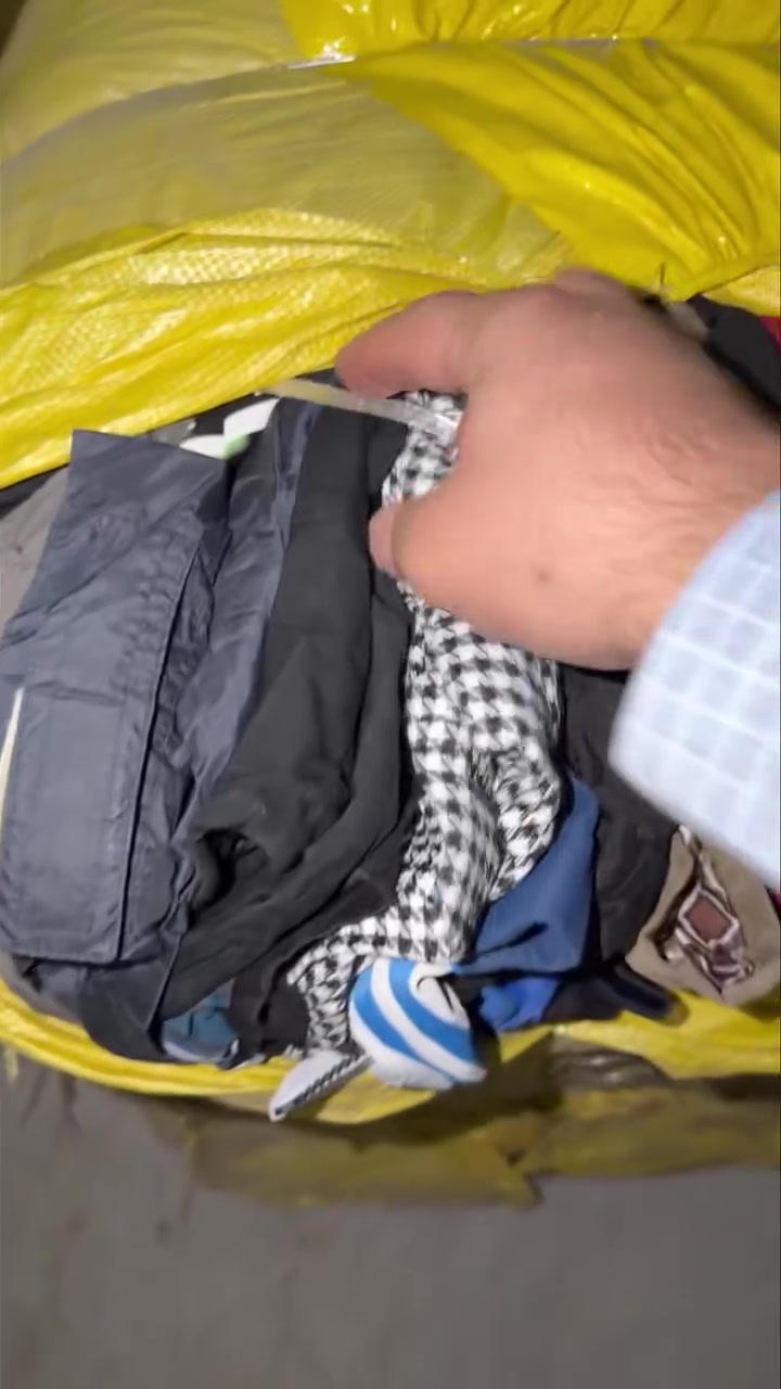 قمصله رجالى خفيف سنغافورى 
كريم و الاول 
باله ٨٠ كيلو 
سعر باله ١٥٠ $ 
رقم واتس اب ***********
رقم تلفون ***********
