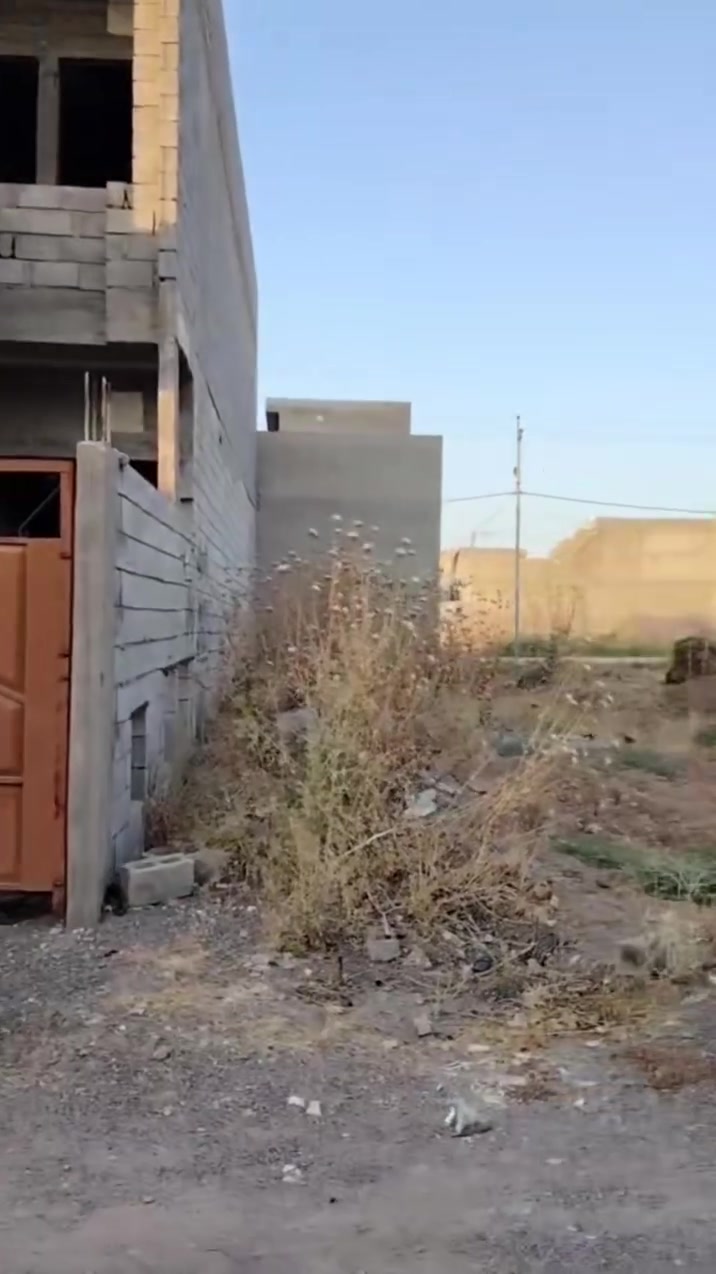 السلام عليكم ارض للبيع مساحه 160 متر واجهه 8 والنزال 20 حي الملايين تقطيع ابو فهد قرب جامع موفق شيت الاستفسار التاليه رقام التاليه  ***********///***********
