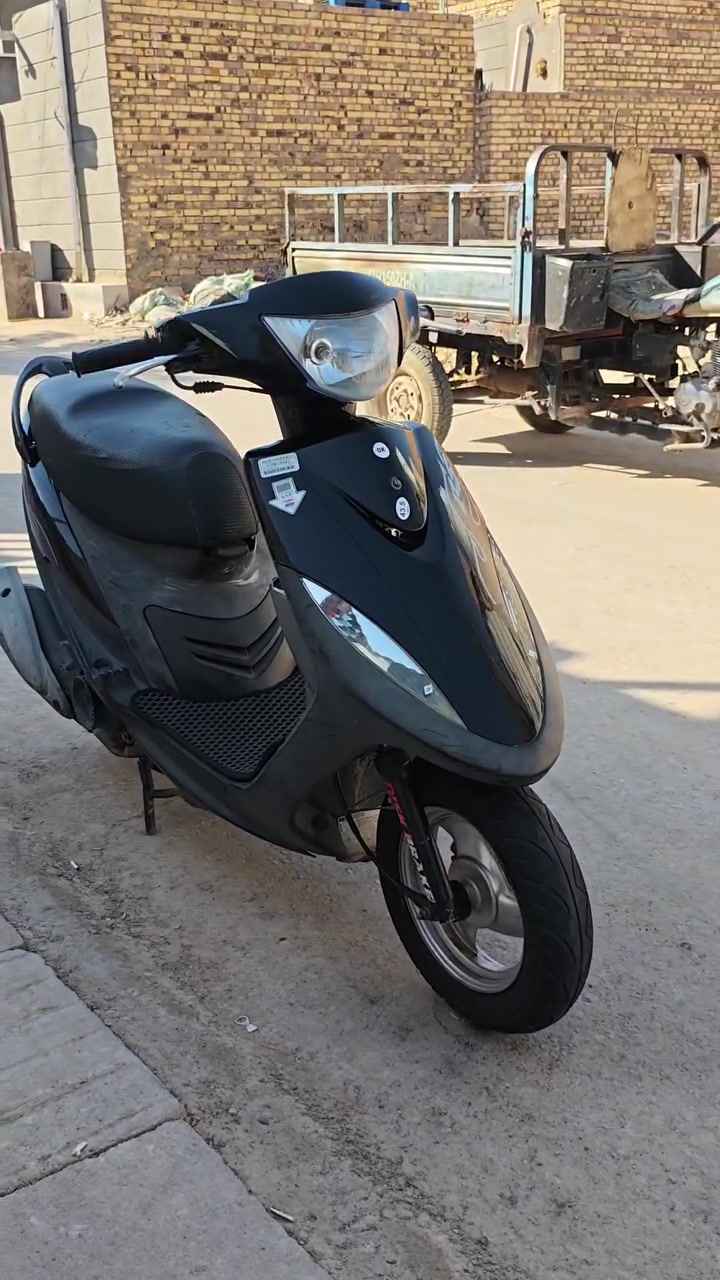 للبيع وين اليدور وكاله رمبه ماصارله أقل الشهر جديده شوف عينك نضافه فول دراجه اليدور نضيف يتقدم وبي خير ويدلل مكاني ديوانيه مركز  السعر عل خابر عرقم ***********
