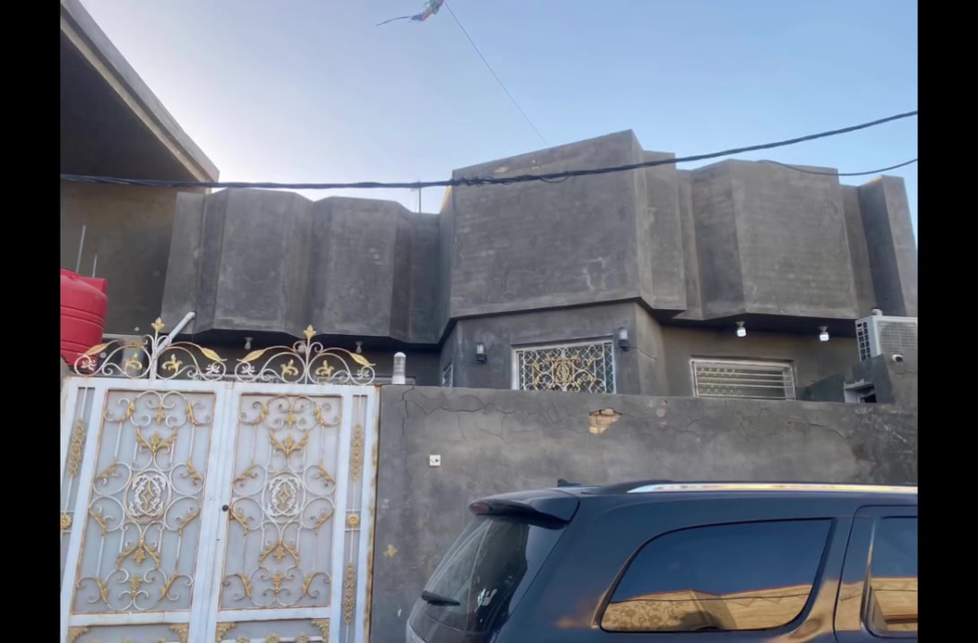 للبيع بيت طابو صرف جاهز للسكن
منطقه الجربوعيه الاولى مقابل
المجمع السكني بالفرع
قريب لمركز المدينة 
مساحته ٢٠٠ متر بناء ٢٠٢١
يحتوي على غرفتين وصالة وبراني ومطبخ وصحيات وطارمه 
البيت بناء مسلح ماناقصه اي شي
اي استفسار تواصل مع ادريس للوساطة العقارية 
او اتصل واتساب  *********** 
الي عنده عروض عقارات وحاب بيع سريع وآمن يتواصل مع الصفحة
