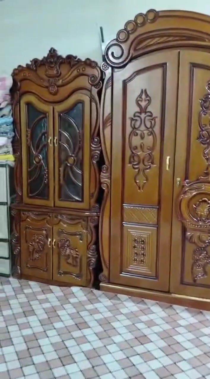 غرفة نجاره عراقيه خشب قوي للبيع مستعجلين كلش ع البيع مسوينها ب3 ملايين اريدها ب750 وبيها مجال للشراي مكانها بالحي العسكري سوق الشيوخ 
 للتواصل ‏‪***********‬‏
