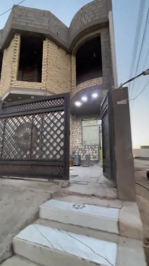 🏡 بيت  طابقين ركن  للبيع – 🏡
للبيــ،ع نقدا فقط

🔹 الموقع: الرمادي 6كيلو قرب على مجمع الهندسي 

🔹 المساحة: 200 متر /سعر105وبي مجال قليل

🔹 طابو صرف تحويل مباشر 

✅ بناء حجر سنه 2023 

✅قريب على شارع15 

✅ جميع الخدمات متوفرة 

يتكون البيت من:

🔸 5 غرف نوم

للاستفسار ***********
