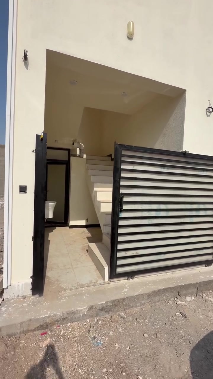 يتوفر طابق ثاني معزول ( زيرو ) في منطقة المكاسب للإيجار يحتوي على استقبال ومطبخ وغرفه نوم وحمامات عدد 2 مع توفر كافه الخدمات ماء كهرباء مدارس مركز صحي سوق متكامل للاستفسار اكثر *********** واتس
