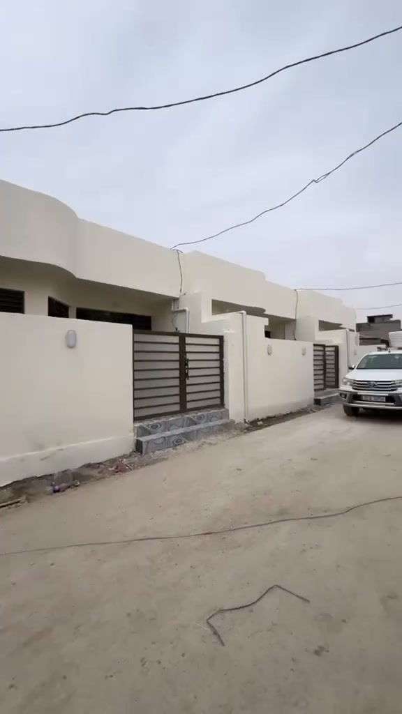 السلام عليكم 
٣ بيوت مساحة( ١٠٠)متر 
بناء جديد  بعد ما مسكون كامل من كل النواحي
زراعي سند ١٧ + بيه معالمه طابو مرفوعه 
واصله مي💧 كهرباء ⚡️. تبليط لحد باب البيت 
غرفه نوم ١
صاله ١
حمام ٢
بيتونه 
مطبخ ١ 
منور 
الموقع المدائن سلمان باك خلف قاعت اوسكار بل جمعيات 
 (ملاحضه ) البيوت  كلهن نفس التصميم   
سعر البيت الواحد ٧٠. و بيه مجال بسيط 
الارقام ***********

