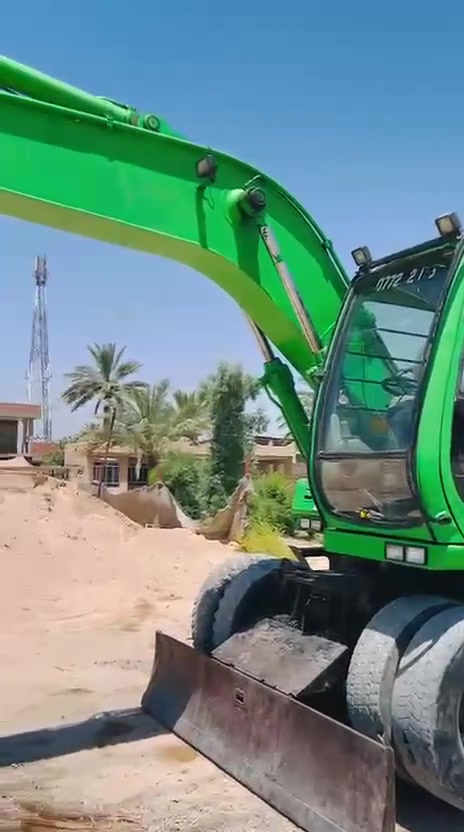 سلام عليكم حفاره فايات هيتاشي موديل اصل 2001 اصل ***********
