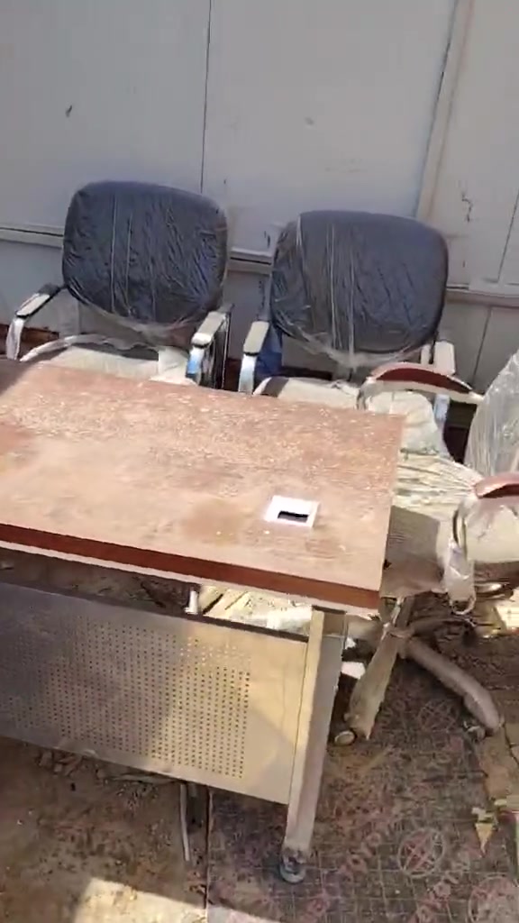 سلام عليكم للبيع مستعمل قليل  ميز مكتب كرسي ميز وكراسي ٢ ومصطبه ام ٣ وطبله جرارات ٣ السعر ١٥٠ وبيهن مجال مكاني بؤبشام يم القوس ***********
