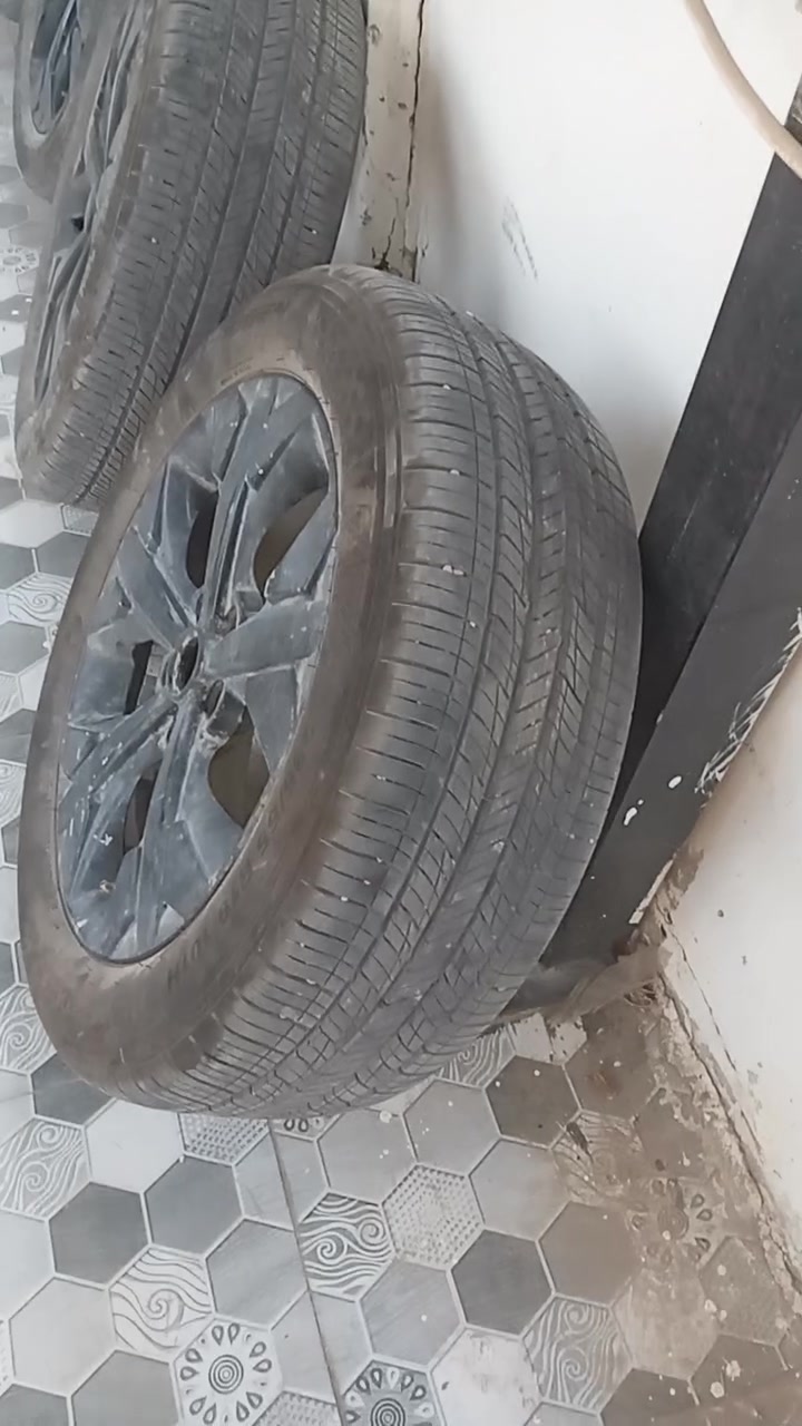 السلام عليكم ويل كب حجم ١٩ سبورتج على  كلشي يرهمن  تايراتهن جدد الأصليات كوري مو صيني الويالا مو نضاف كلش السعر ٣٠٠٠ مكاني ديوانيه للأستفسار ***********
