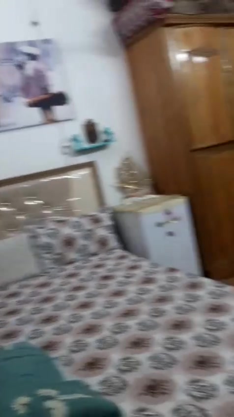 السلام عليكم شقه للبيع طابق وصط ثاني الشقه نضيفه حيل غرفتين وصاله ومطبخ وحمام وتواليت زعفرانية شارع المركز المستشفى الشقق ع جهت الجامع مو ع جهت المستشفى بضهرهن *********** السعر 38 بيها مجال بصيط حك الجية المراجعه المكتب ابو فضل المحمداوي قرب تقاطع الروشه
