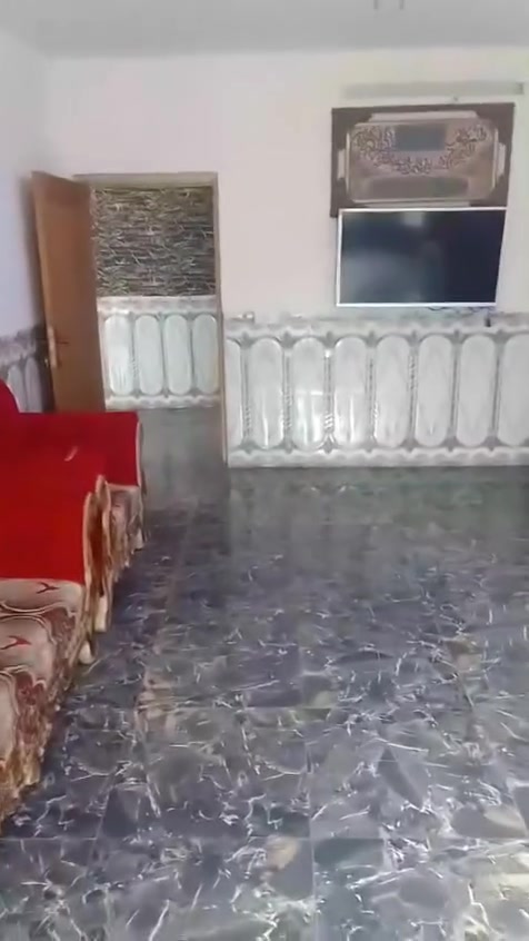 يالله سلام عليكم دار للبيع بغداد المدائن قرب مرقد سلمان المحمدي ع يم تقاطع حساني خلف ابو مجيد القصاب دار زراعي على قرار ٢٥ خدمات كامله تبليط كهرباء ماء طابقين يتكون الدار من خمس غرف نوم مساحه ٣٠٠ متر الطابق الأول غرفتين نوم وصاله واستقبال ومطبخ وكراج سيارة صحيات داخلية خارجيه والطابق الثاني ثلاث غرف نوم مع صحيات البناء طابوك السعر ٧٥ وبي مجال للاستفسار الاتصال على الارقام *********** أو *********** وات ساب سبب البيع لغرض ضرف
