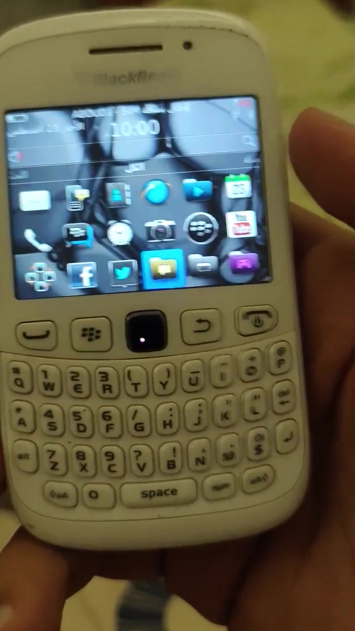 سلام عليكم
بلاك بيري كيرف 9320 Blackberry 

جهاز نظافة فول  ✅ 

بطارية اصلية تدوم ١٥ ساعات فما فوق ✅ 

كاميرا بدقة عالية ✅ مع أمثلة تصوير شوفها بل منشور 

يدعم شبكات الواي فاي WI-FI ✅

شاحن كلكسي هدية ✅ 

⚠️ ملاحظة هامة: الجهاز يأتي بنسخة فودافون يعني ما يكدر يشغل سيم كارت العراق (آسياسيل، وزين ، كورك) اذا تريد تشغله لازم تروح على ابو اجهزه يفعلهن الك⚠️

السعر: 30 مع التوصيل ✅ 

مكاني بغداد العامرية اذا تريد بدون توصيل تجي انت تأخذه واحسبه الك ب 25 لين بدون توصيل 

شوف المنشور كله قبل لا تراسلني 

شراي يجي خاص واتساب ***********
