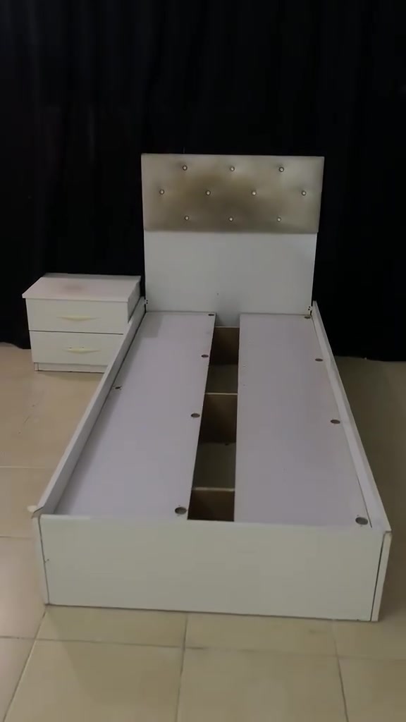 سلام عليكم عرفه نوم أم نفر ويا كنتور ويا ميز ويا تلفزيون تلفزيون يرادله لد عاطله
سعر كله 300بيه مجال ***********
