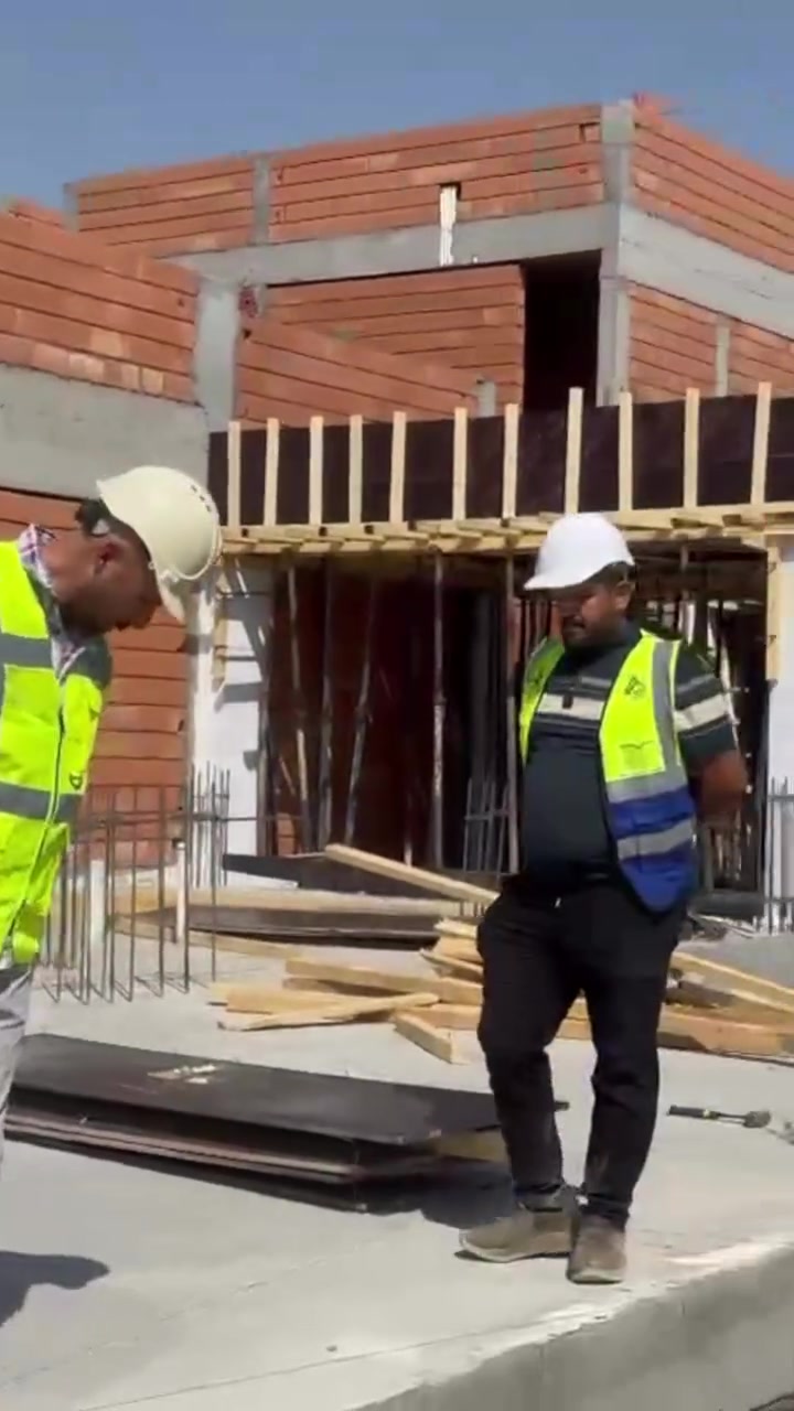 العالم المميز | إنجازٌ يُفرض على أرض الواقع 🏗️

أحد أعمال القسم التنفيذي اليومية في مجمع مدينة المستقبل…
حضورٌ هندسي، تنفيذٌ محسوب، وتفاصيل تُنجز بمعايير تليق باسم العالم المميز.

نحن لا نكتفي بالتنفيذ…
نصنع مستوى يُرى، وجودة تُثبتها النتائج.

العالم المميز | التنفيذ هيبة… والإنجاز عنوان

📞 للتواصل
القسم المعماري: ***********
القسم التنفيذي: ***********
الإدارة: ***********

📍 موقعنا
بغداد / حي الجامعة / شارع الربيع / قرب كلية الإدارة والاقتصاد

#العالم_المميز #مقاولات #تطوير_عقاري #تصميم_وبناء #أسس_هندسية تصاميم_معمارية واجهات_فلل السيديه
