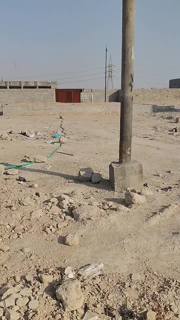 قطعت ارض للبيع مساحته 230مترسعر18مليون المكان البصره الزبير منطقت الدواجن شارع حسينت ابوجمال بدايت الدواجن الشراي يتصل ***********

