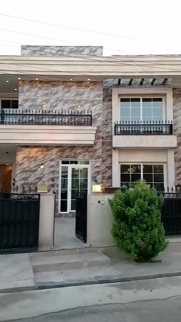 بیت للبیع مع اثاث الراقیە، اربیل حی زانکـــــــــۆ مساحە 300 متــر ،خلف الدائیرە طاپــــــــــۆ،  طابیقین  مجموعە غرفە نۆم، استقبال ،مطبغ ، مطبغ عمل، مجموعە سحیات،، سقوف المغربیە نضام تکدد ،واجهە مرمر، ، قرب علی شارع 100متری ،قرب عن الحدائق ،و اسواق، و المدارس، للاستفسار
*********** وتساپ
*********** وتساپ
