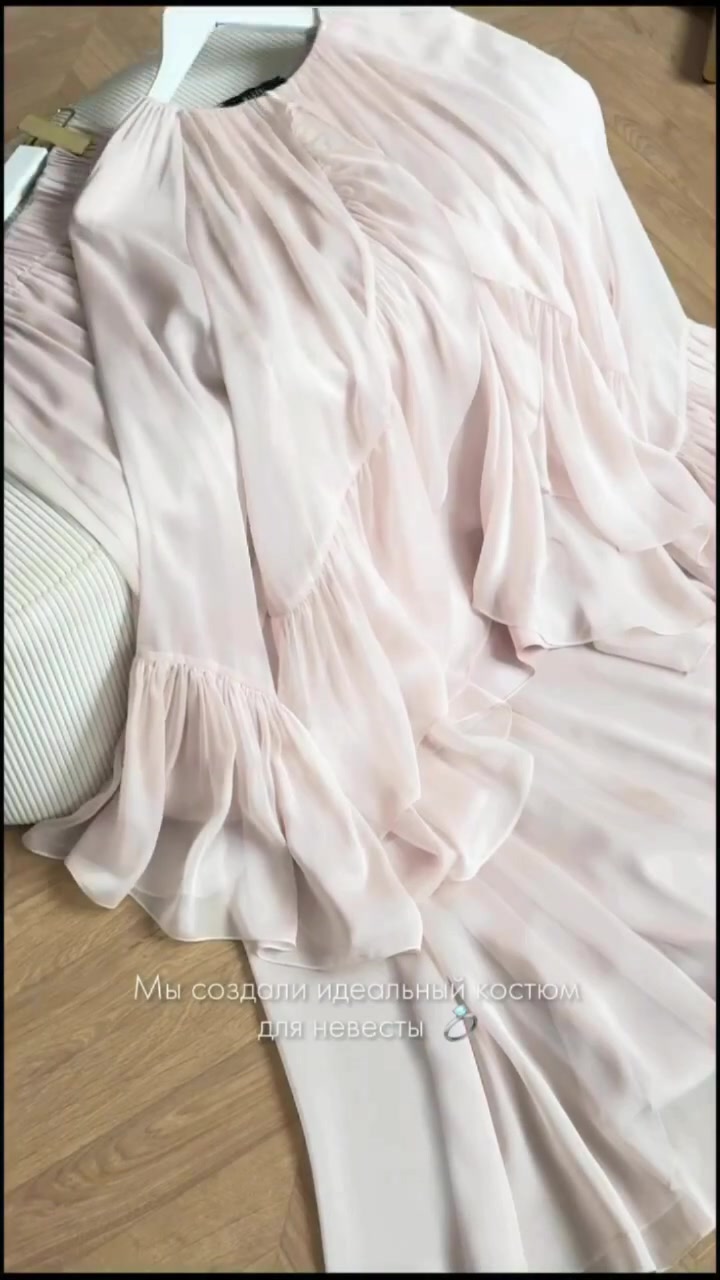 سوت شيفون قطعتين🎀
تنوره وبدي 
للحجز ***********
سعر ٣٣ الف 
القياسات 48/46/44/42/40/38/
لوك
