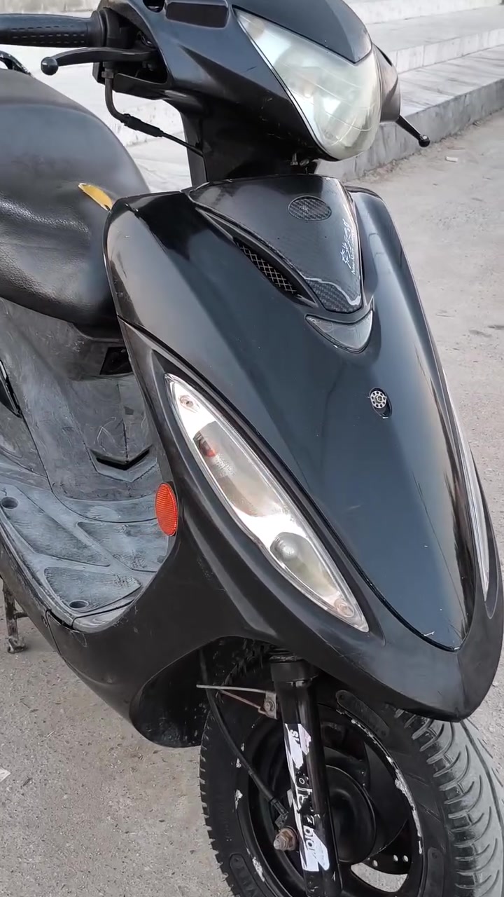 سلام عليكم كامكو G4 نضيفه حيل كلشي شغال السرعه150  مكينه مفتوحه مره وحده امبدل بس بوشه لايت اشاير  عالي ناصي دبلات امامي خلفي كلشي شغال السعر 500  رقمي ***********
