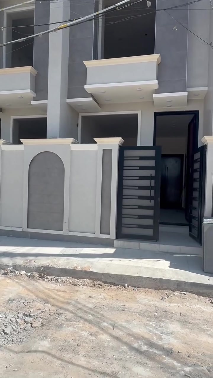 🏠 داران للإيجار – فرصة استثمارية مميزة 🏠
السلام عليكم 🌹
متوفر داران للإيجار للاستثمار، مساحة الدار الواحد 75 متر.

💰 سعر الإيجار: 750 ألف
🔻 وبمجال الاتفاق يصل إلى 700 ألف.

🔹 كل دار يحتوي على:
• 3 غرف نوم
• صالة
• مطبخ
• خدمات
• الدار جديد وغير مسكون
• عمالة درجة أولى، توّه طالع من إيد العمال

📹 باقي التفاصيل موضحة داخل الفيديو.

📞 للاستفسار والتواصل:
***********
عبدالله الحمداني

🌟 فرصة ممتازة للاستثمار والسكن، والداران جاهزات للإيجار.
