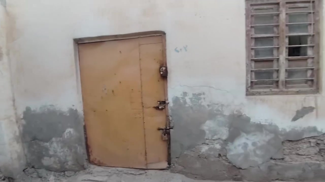 سلام عليكم بيت يعتبر قطعه المساحه مالته 121 طابو صرف الواجه 10 النزال 12مكانه حله شارع الري على لشارع العام مقابل السيد ابو لبن رقمي ***********
