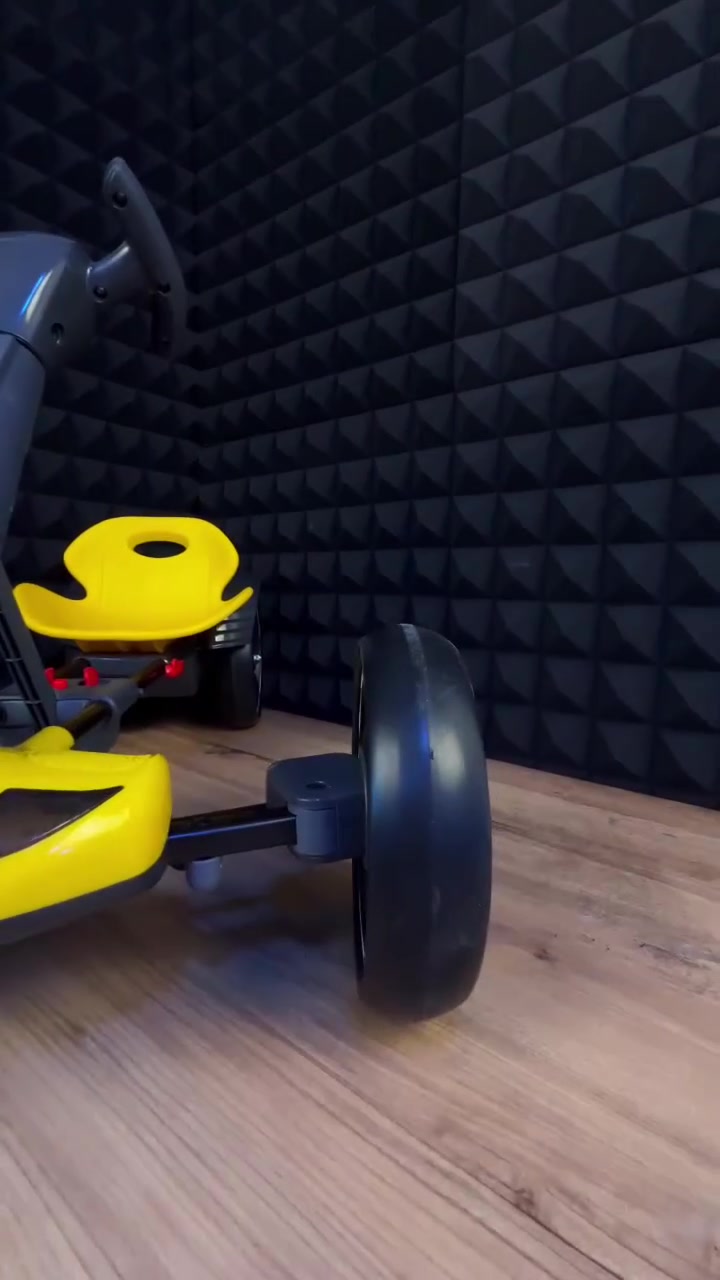 سيارة أطفال كهربائية قابلة للطي مع تحكم عن بعد – Go Kart
الاستخدامات:

لعبة ممتعة وآمنة للأطفال للقيادة داخل المنزل أو في الحدائق والساحات.

تطوير مهارات التوازن والتحكم بالحركة لدى الطفل.

مناسبة كنشاط ترفيهي يومي أو كهدية مميزة للأطفال.

يمكن استخدامها بوضع القيادة اليدوية أو عبر جهاز التحكم عن بعد للأهل.

المميزات:

تعمل بنظام بطارية قابلة لإعادة الشحن.

مفتاح تشغيلإيقاف خلفي (Power ONOFF).

أزرار تحكم أمامي وخلفي على المقود.

مزودة بمؤثرات صوتية وأزرار موسيقى مدمجة في المقود.

جهاز تحكم عن بعد للتحكم بحركة السيارة (تقدم  تراجع  توجيه).

هيكل قوي مصنوع من بلاستيك متين وآمن للأطفال.

عجلات عريضة وثابتة لثبات أفضل أثناء الحركة.

مقعد مريح بتصميم منحني لدعم ظهر الطفل.

إمكانية تعديل وضعية المقعد (أمام  خلف) حسب العمر.

نظام طي لتسهيل التخزين والنقل.

زر أمان مزدوج في نظام الطي لتثبيت الهيكل بإحكام.

طول سلك الشاحن: 100 سم.

قياس الكارتون:

- الطول: 80 سم
- العرض: 27 سم
- الارتفاع: 25 سم

محتويات الصندوق:

جسم السيارة.

4 عجلات.

جهاز تحكم عن بعد.

شاحن كهربائي.

مفك + عدة تثبيت (وردات معدنية وبلاستيكية).

دليل استخدام.

الملاحظات:

يجب شحن البطارية بالكامل قبل أول استخدام.

يُفضل إشراف شخص بالغ أثناء استخدام الطفل.

لا تُستخدم في الأماكن المبللة أو أثناء المطر.

العمر المناسب يحدد حسب حجم الطفل وتحمله للجلوس والتحكم.

يتم تركيب العجلات حسب التعليمات المرفقة في الدليل.
السعر : 81الف 
التوصيل : 3 بغداد 5 محافظات 
للتواصل على الرقم التالي *********** واتساب فقط

