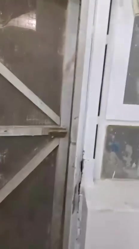 سلام عليكم بيت للايجار ٤٠ متر يحتوي على صاله وغرفه ومطبخ طابقين قريب على شارع ميثم التمار خلف اسواق برتقاله للاستفسار الاتصال على الرقم ***********
