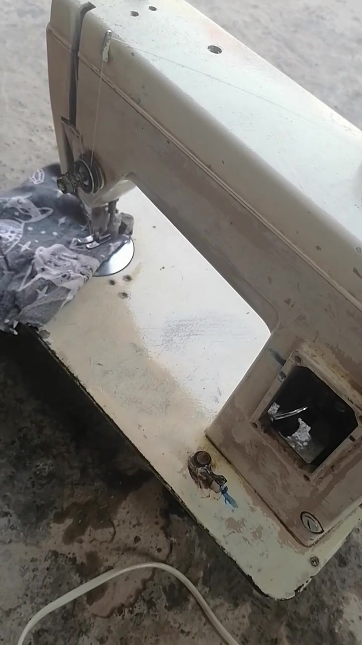 سلام عليكم مكينة خياطة لبيع شغالة اي نقص مابيه  شرط شغل مكان كربلاء شراي بيه خير أو يدلل ***********  ***********
