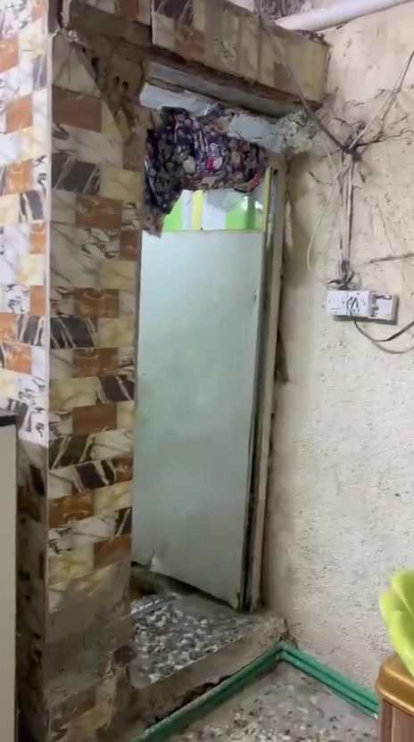 السلام عليكم ورحمة الله وبركاته
بيت مساحة 120 زراعي بغداد مدينة الصدر الحميدية شارع المعسكر أول فرع على ايدك اليمنه بظهر الشارع  يحتوي على طابقين 
الطابق الأول حمام خارجي وحمام داخلي أستقبال مطبخ غرفتين كبار 
الطابق الثاني صالة ع طول السطح+ غرفة + مكان فارغ ع جهه لان عوزه غرفه

السعر 70 
رقم الهاتف: ***********
