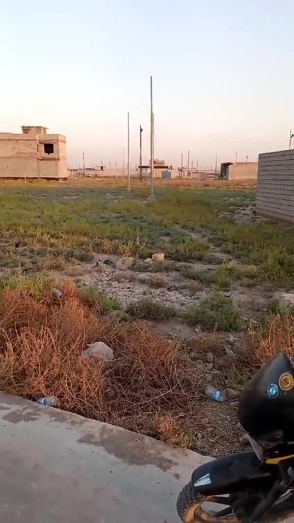 قطعة ارض مساحتها 250 متر طابو زراعي سند 25 ثاني قطعة عن الشارع العام بهرز طريق ابو الكرم الاستفسار *********** او مراجعة مكتب الملاك للعقار
