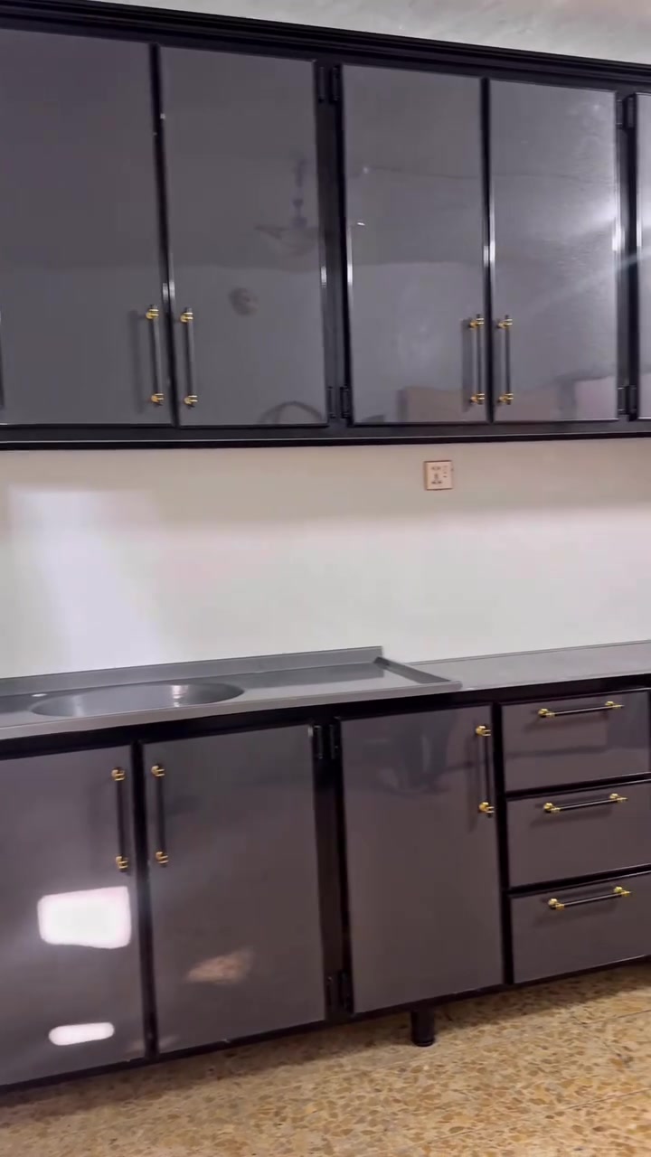 #😮😮 وإنت كاعد ببيتك... إحنا نجيك! 🏠✨

🌟 معمل ألمنيوم المهندس🌟

ما تحتاج تطلع وتحتار!
📐 نجيك للبيت، ناخذ القياسات ونصمملك مطبخك حسب مساحتك وذوقك.

🎨 إنت تختار:
🔸 لون الأبواب
🔸 لون وتصميم الكوارتز
🔸 شكل وتفاصيل المطبخ
🔸 وإحنا نوريك مطبخك قبل التنفيذ بتصميم ثلاثي الأبعاد (Render) 🤩

💎 المواصفات:

🔹 الخيار الأول:
🛡️ هيكل ألمنيوم
🚪 أبواب بالون بريس — خشب تركي مقاوم للماء
💎 سطح كوارتز طبيعي
🥣 حوض ستيل

🔹 الخيار الثاني:
🛡️ مطبخ ألمنيوم تركي
🚪 أبواب ألمنيوم مبطن بالكامل
💎 سطح كوارتز طبيعي
🥣 حوض ستيل

📌 والخدمات كلها علينا:
📏 القياسات
🎨 تصميم المطبخ ثلاثي الأبعاد (Render)
🛠️ تصنيع وتنفيذ المطبخ
🔧 التنصيب

🎁 والهدايا ويّا المطبخ:

🥣 حوض ستيل قياس 70 سم — بقيمة 100 ألف
🍽️ سلة ماعون بالملحق 90 سم، عظم مقاوم للصدأ — بقيمة 30 ألف
🧴 سلة  سحب 30 سم — بقيمة 40 ألف

🔥 كل هذا وأكثر... وإنت مرتاح ببيتك!

✨ معمل ألمنيوم المهندس 
👤 ***********
***********
🏠 إنت اختار... وإحنا نصمم وننفذ النجف #العراق #بغداد
