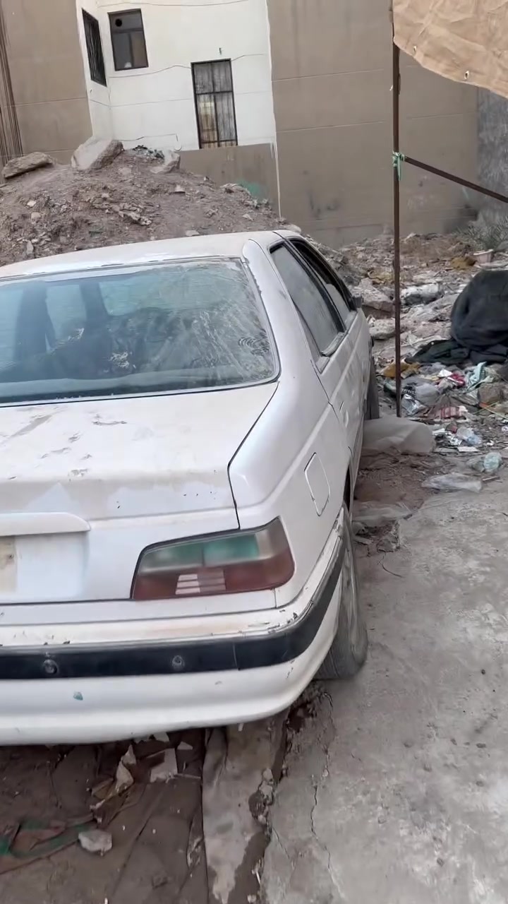 للبيع بيجو بارس فرنسي اصل بلاديه السياره شغاله بس فتحت الدكشن البارد فتحته وم شديته شغاله السياره مزاد وزاره الداخليه بسمي اسويلك وكاله ام الباركود وتمشي بل معامله الترقيم مجاني مكاني بغداد الغزاليه السعر 20 رقمي ***********
