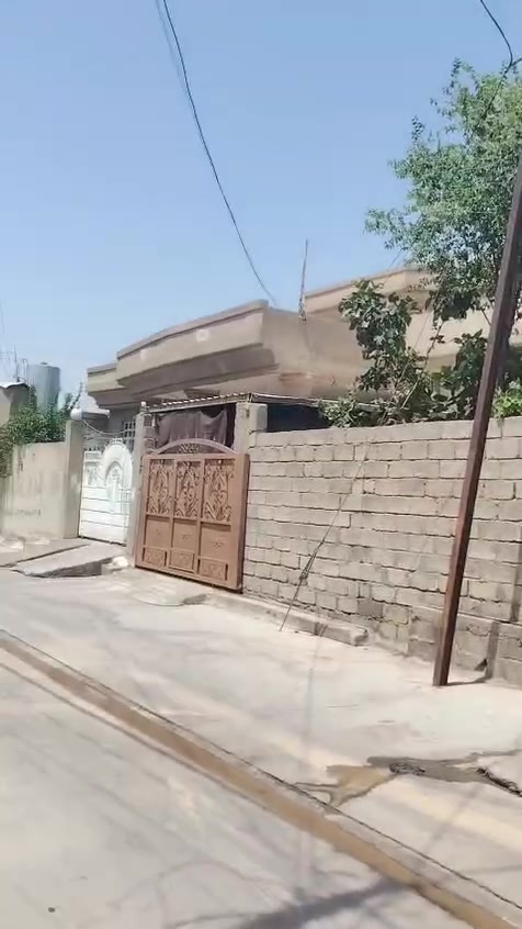 السلام عليكم بيت طابو 25للبيع حي النداء قريب على سايدين العسكري المساحة 200متر قاطين السعر 115مليون وبيه مجال بسيط للاستفسار الاتصال بالرقم ***********
