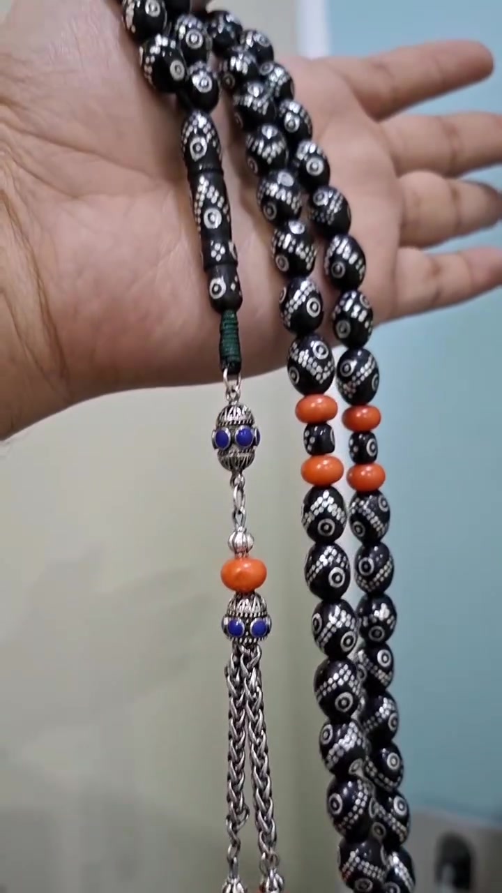 يا الله … 🌹
يسر حجازي قديم 📿
العدد ( 51 ) خرزه دك عين وزنجيل نضافه تامه…
فواصل مرجان  مع مرجان اصلي بلكركوشة 
… وزن صافي السبحه ( 62 )  غرام… 

ملاحظة ابيع شرط يسر حجازي قديم خلاف الكلام ترجع 

الشراي فقط يتواصل خاص ... 
ما راوس بيع فقط احبتي الغالين ...

 تواصل واتساب او على رقم ***********..
يوجد توصيل كافه محافظات العراق. 🚛...
