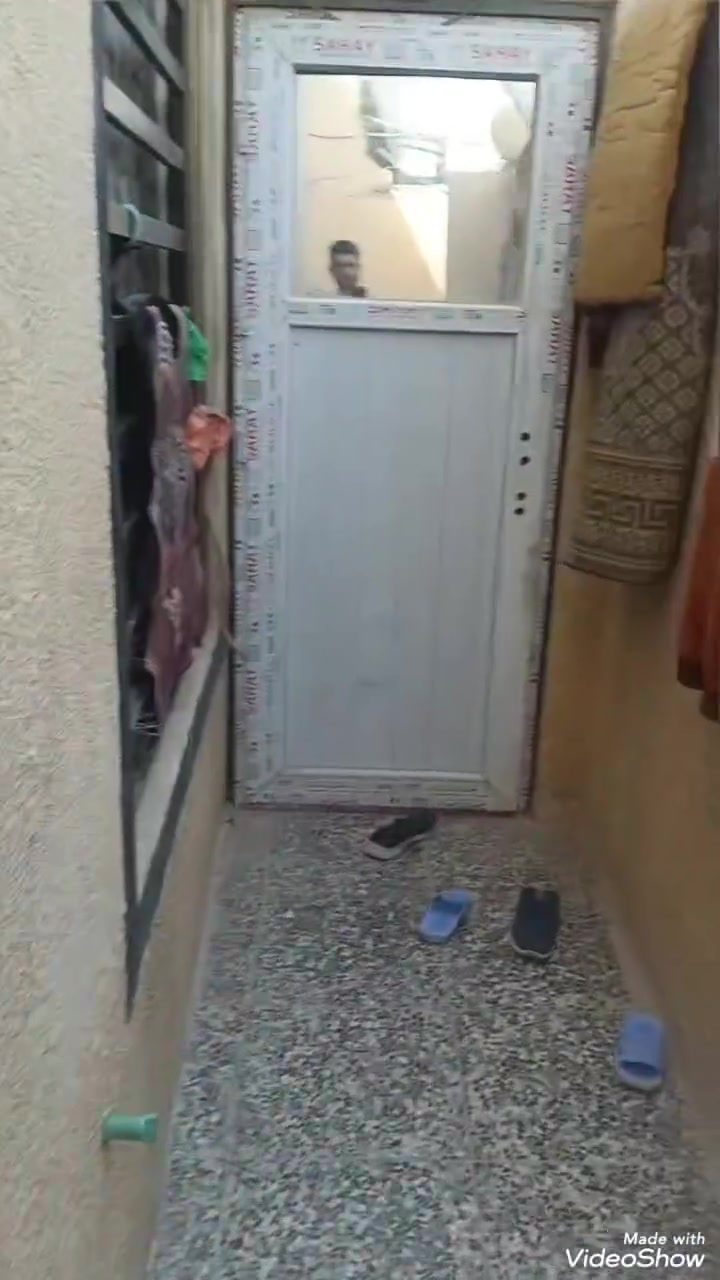 السلام عليكم بيت مساحه 115 بحي الرحمه قريب عالشارع الجديد بيت صب فوق وجوه سيراميك جديد شوفتي العين  كدامك  السعر إتصال على عله هذه الرقم (@***********
