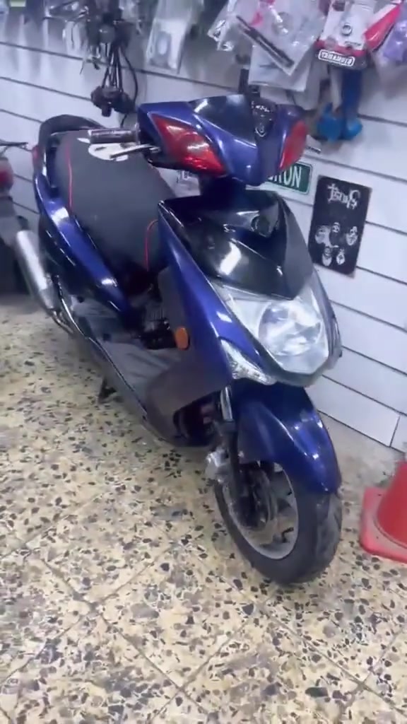 السلام وعليكم للبيع دراجه سكنس لد
حلوه نضيفه 59 كلجات رياضي كور رياضي المشيف سالنصه وزه الدراجه خير من الله  تايرات جلاتيني جدد الدراجه حلوه السعر 1350 وبيها مجال للشراي الاستفسار ***********

