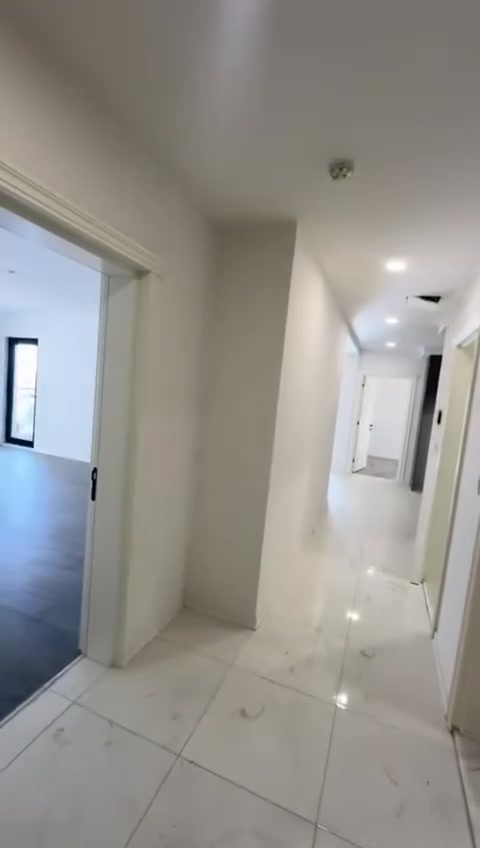 شقة للايجار في مجمع الروان السكني 
 مجاور كليه الرشيد
 طابق 12 عمارة r6 
  اطلاله خارجية 
   200 متر 3  غرف نوم 3 حمام ومطبخ مجهز كامل مع السبالت 
 ***********
