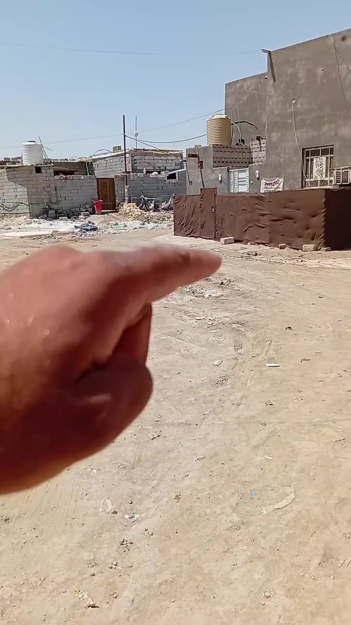 قطعة ارض زراعيه بالصخين شارع حسينية الامام الغائب فرعيه.   تصير ركن 200م والشراي يتصل ***********
